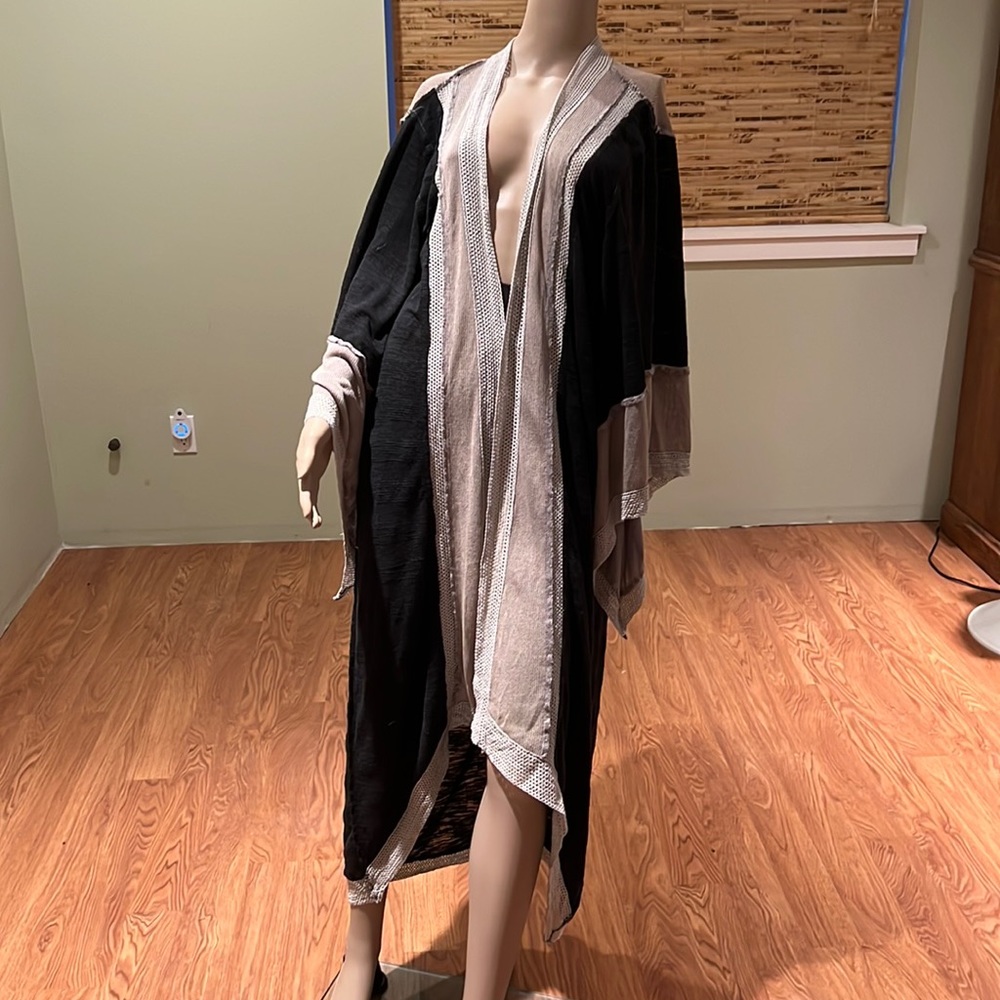 POL High-low Duster Black And Taupe With Gray Crochet Trim Size L